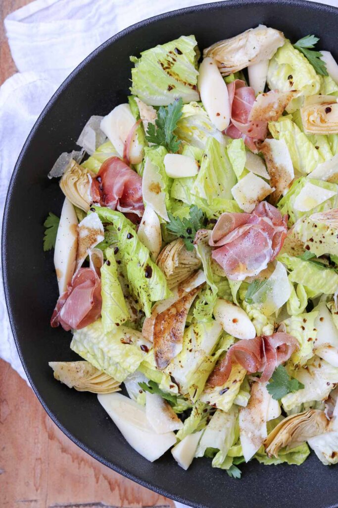 hearts salad with prosciutto in bowl