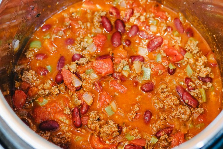 Fast and Easy Beef Chili – Claudia's Table