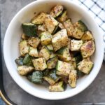 za'atar zucchini in plate on try with napkin