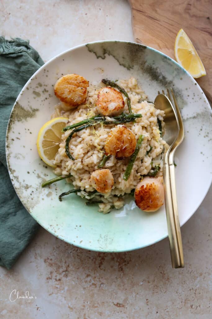 creamy risotto with asparagus and seared scallops 