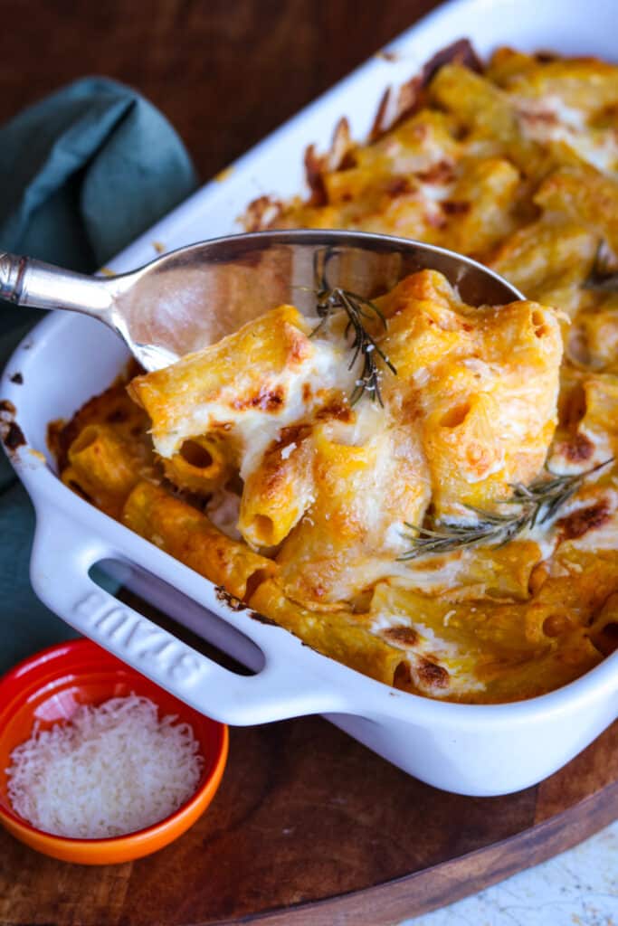 how to serve baked rigatoni with pumpkin cream sauce 